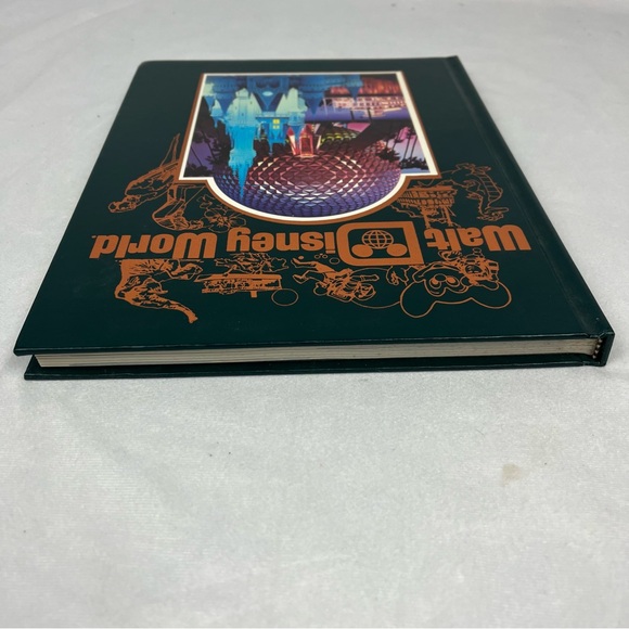 Walt Disney World Souvenir Book 1986 Vintage Hardcover Guide Color Illustrations - Picture 6 of 7